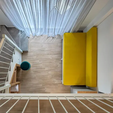 Kochyli Garden Studios شقة