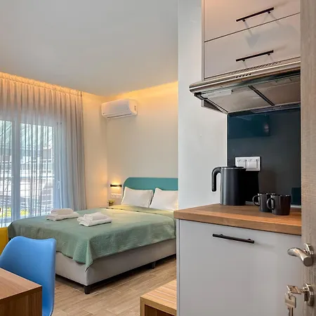 Kochyli Garden Studios * نيا بلاجيا