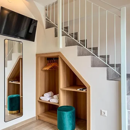 Kochyli Garden Studios