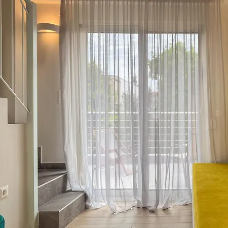 Kochyli Garden Apartment *