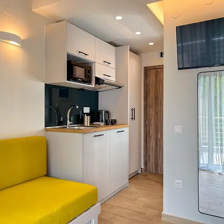 شقة Kochyli Garden Studios نيا بلاجيا