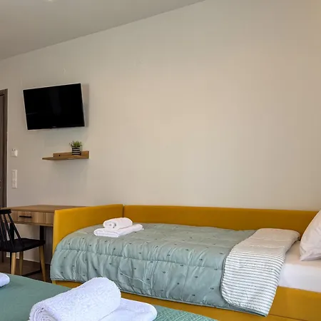 Kochyli Garden Studios