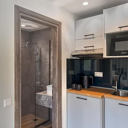 Kochyli Garden Studios نيا بلاجيا