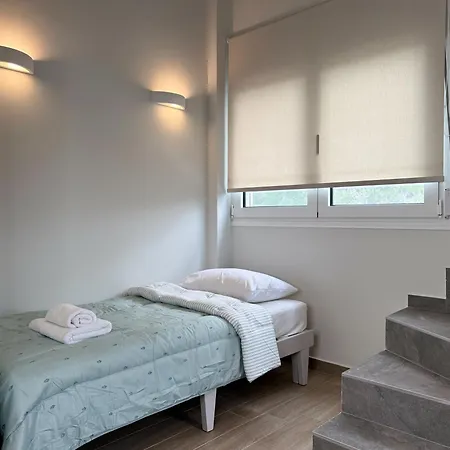 Kochyli Garden Studios شقة