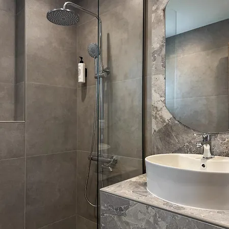 Kochyli Garden アパート